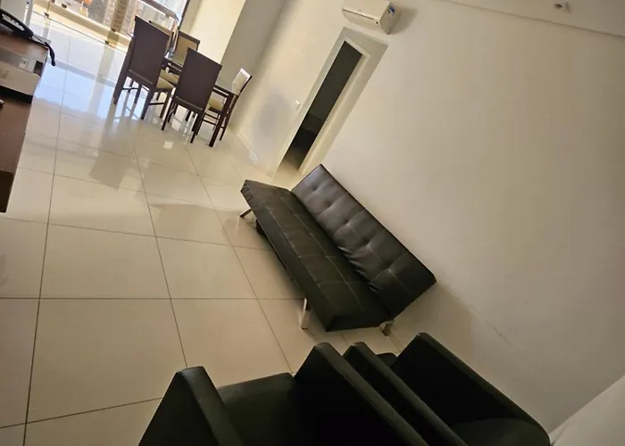 Pitangueiras Service, 2 dormitórios, piscina, 100 m praia, duas vagas de garagem e Wi-Fi Guarujá