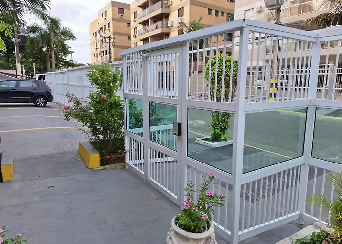 Apartamento Praia Enseada Guarujá Wilma - próximo da praia - com ar condicionado e vaga para carro